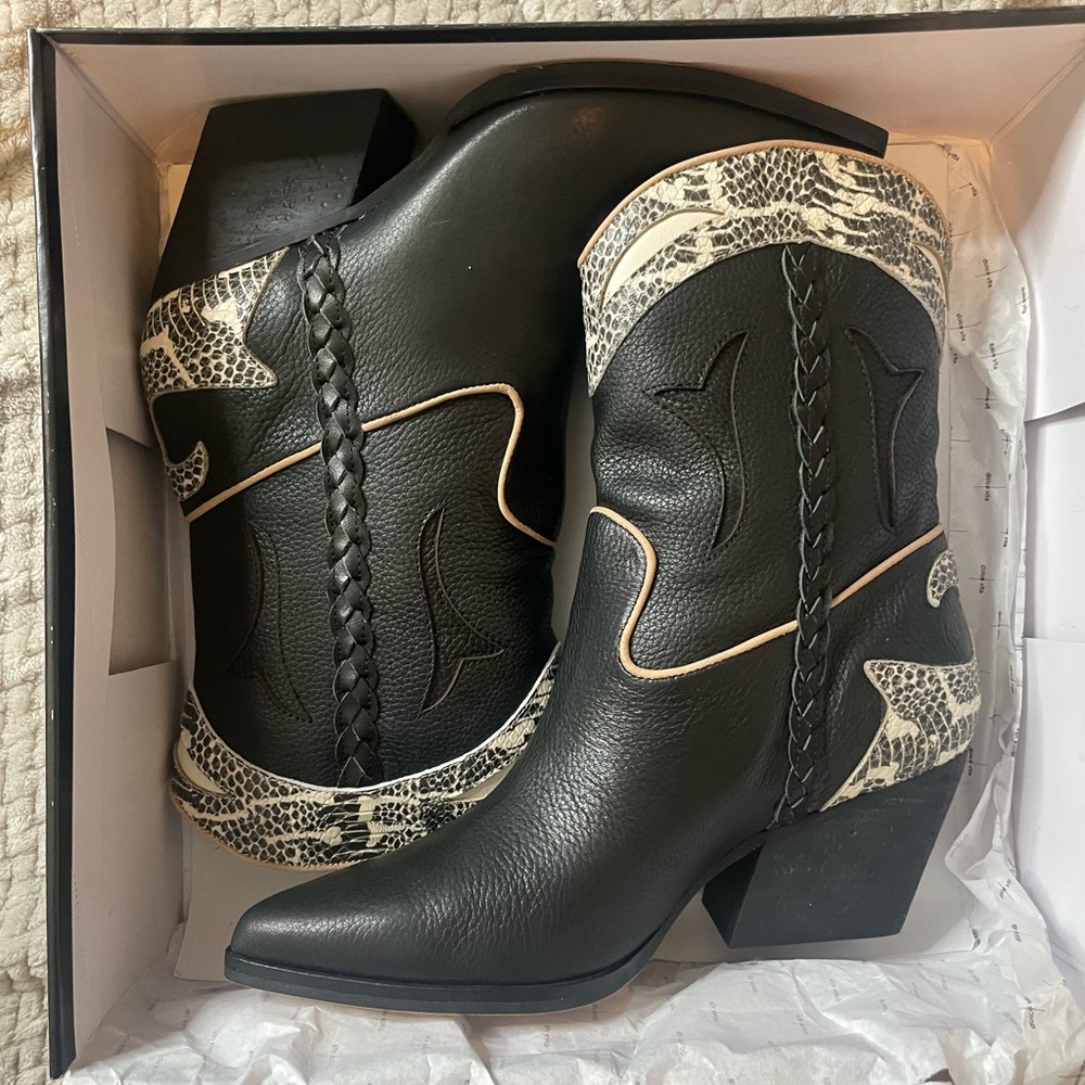 Dolce Vita LORAL western booties